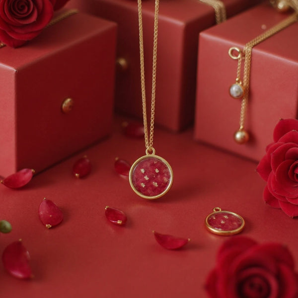 Le Bijou Enchanté de Noël - Pendentif Poétique aux Pétales de Rose et Feuilles d'Or 24K – Cadeau Magique et Raffiné