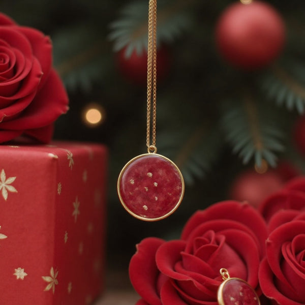 Le Bijou Enchanté de Noël - Pendentif Poétique aux Pétales de Rose et Feuilles d'Or 24K – Cadeau Magique et Raffiné